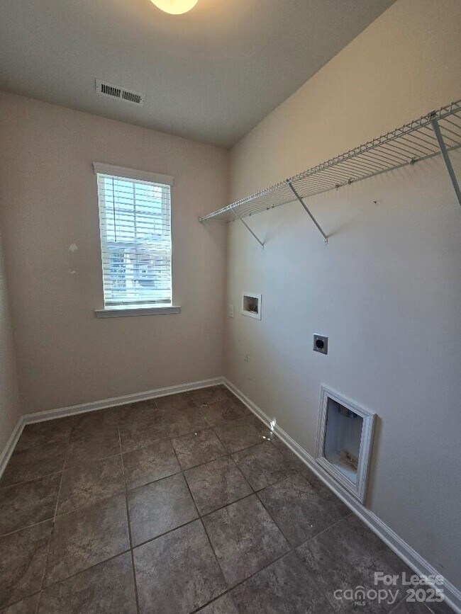 Building Photo - 14611 Murfield Ct