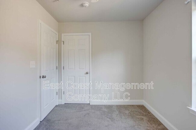 Building Photo - 137 Winters Ln