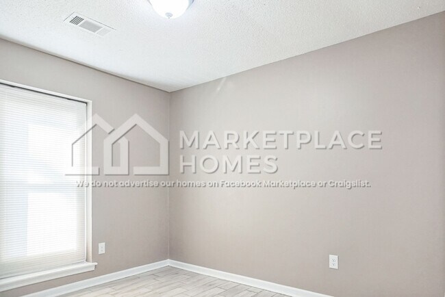 Building Photo - 5800 Laurie Dr