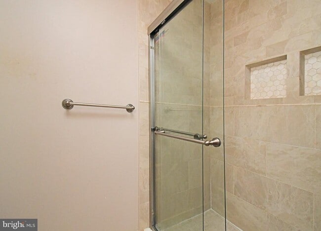 Building Photo - 6 Kanon Ct