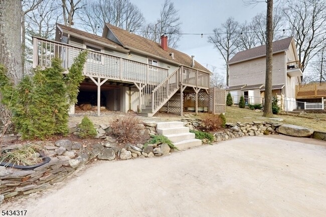 Building Photo - 319 Midway Dr