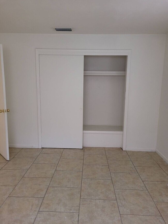 Building Photo - WR-30 Oaks Duplex- FOR SALE