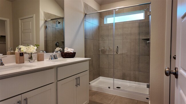 Building Photo - 16241 Parish Pointe Ct