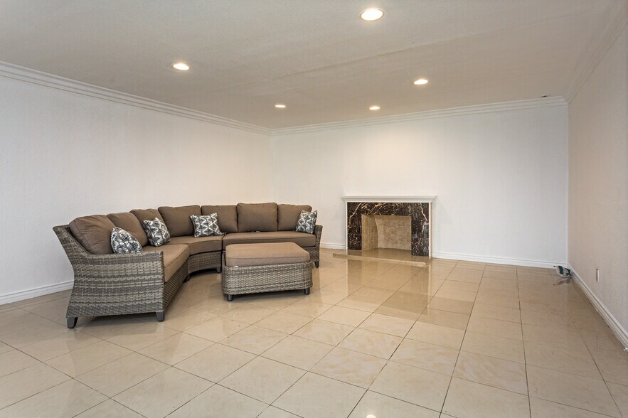 Building Photo - 12737 Hatteras Street