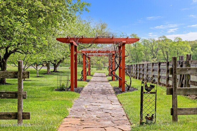 Building Photo - 13 Driftwood Ln