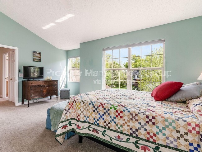Building Photo - 5551 Ainsley Dr
