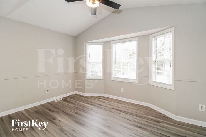 Building Photo - 2111 Priya St
