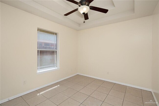 Building Photo - 2323 N Opal St