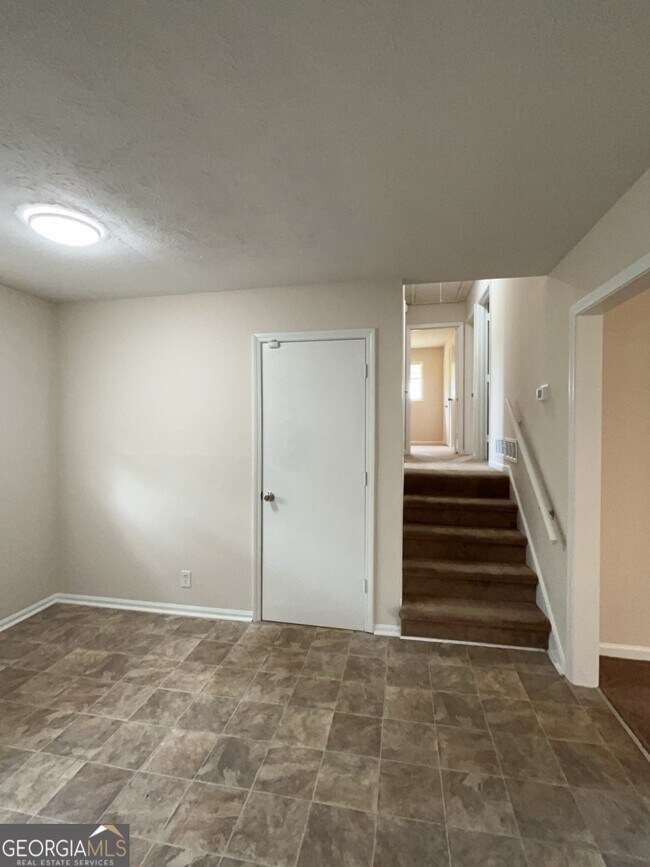 Building Photo - 1430 High Meadow Dr