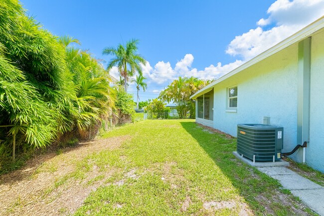 Building Photo - 5476/5478 Ave C