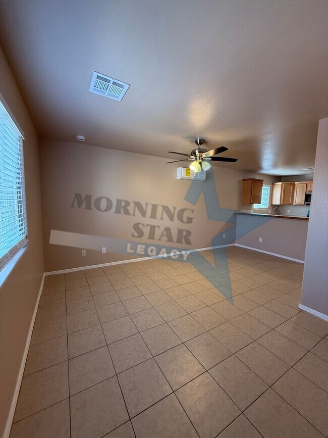 Building Photo - Like NEW! Location & Quality!