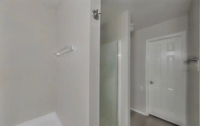 Building Photo - AVAILABLE NOW READY TO MOVE IN