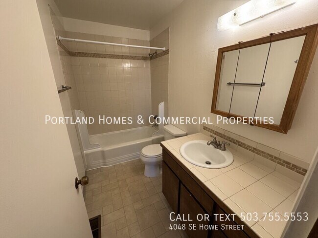 Building Photo - 4048 SE Howe St