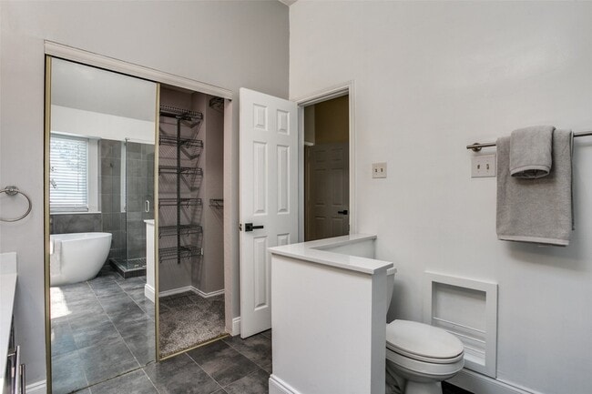 Building Photo - 804 Ashford Dr