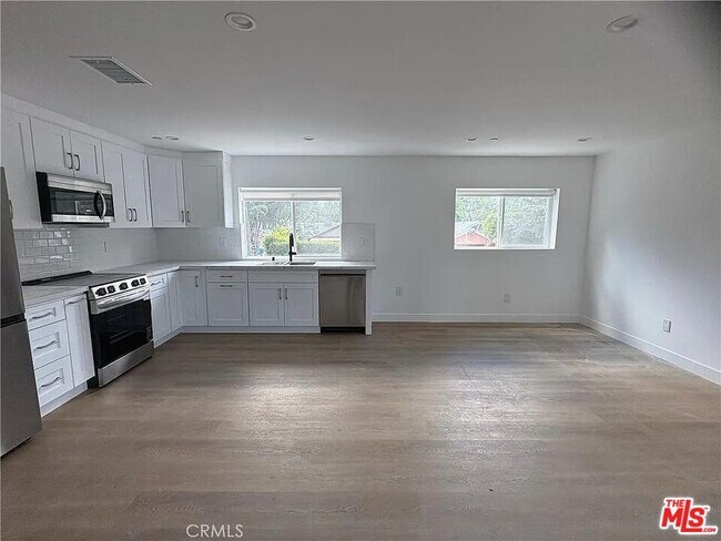Building Photo - 14165 Calvert St