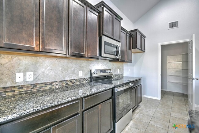 Building Photo - 5726 Stonehaven Dr