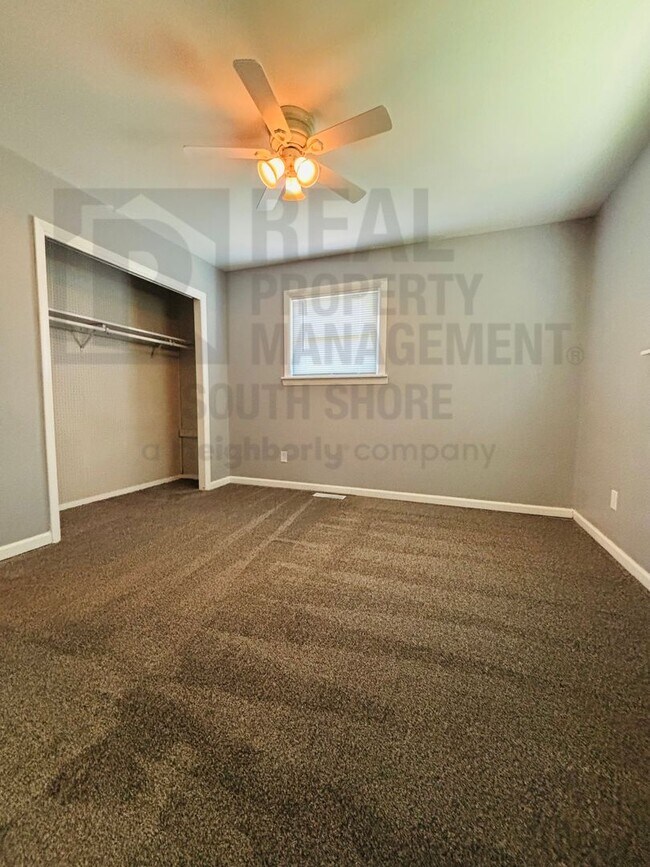 Building Photo - Remodeled 4 Bed/2 Bath Home w/ Garage & Large Backyard