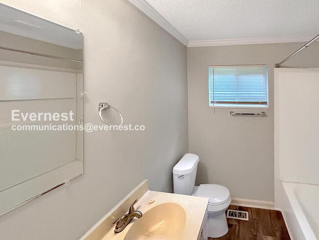 Building Photo - 2913 Debra Dr