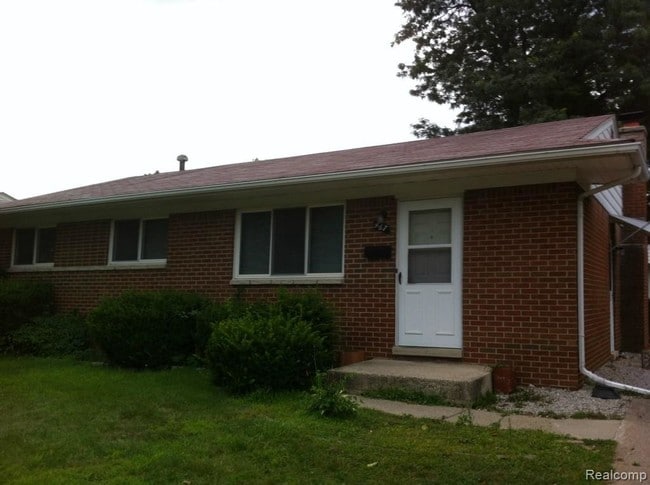 Primary Photo - 467 S Marie St
