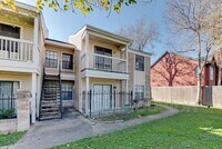 Building Photo - 2750 Holly Hall St