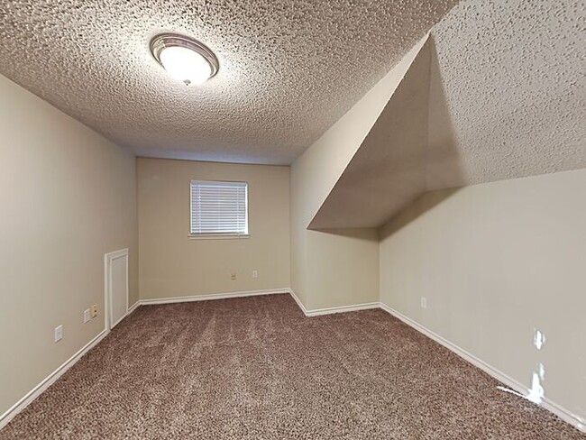 Building Photo - Move in before May 1st and get $1,000 OFF ...