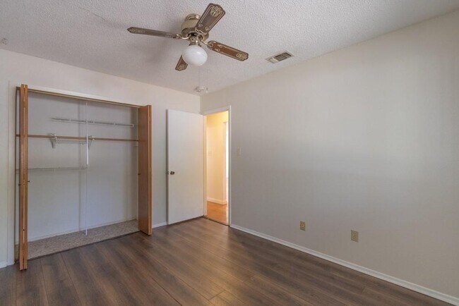 Building Photo - 10200 Missel Thrush Dr
