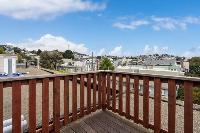 Building Photo - Newly remodeled top floor, pet friendly 1B...