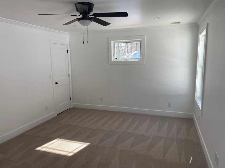 Building Photo - 53 River