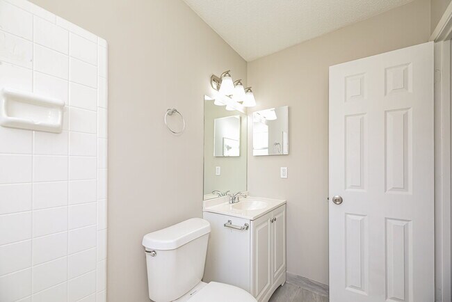 Building Photo - 2658 Malibu Cir