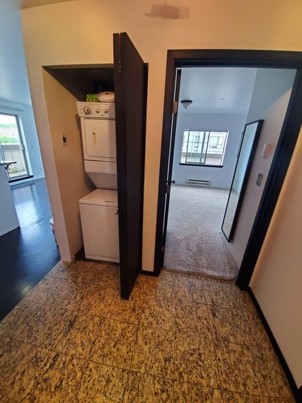 Building Photo - 1125 E Olive St