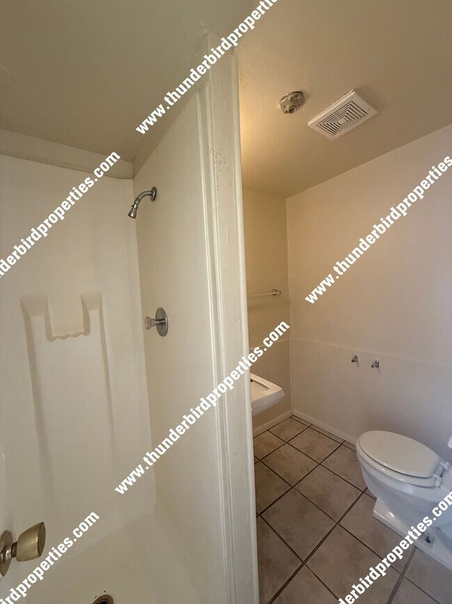 Building Photo - 1622 Coal Ave SE
