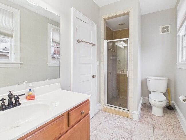 Building Photo - 2710 Stuart Ave