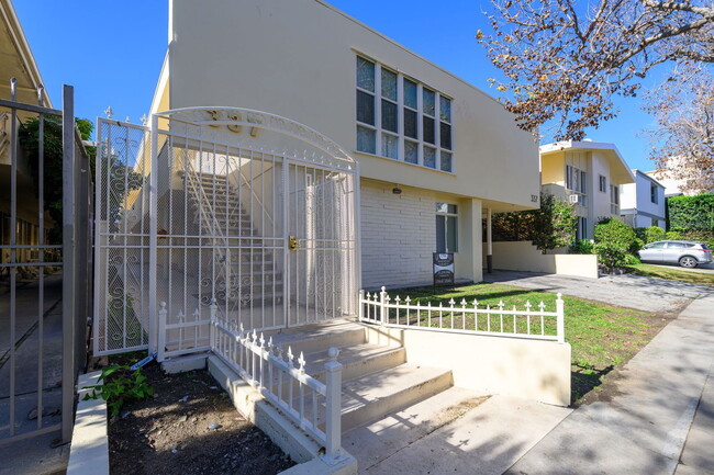 Building Photo - 337 Rexford Dr