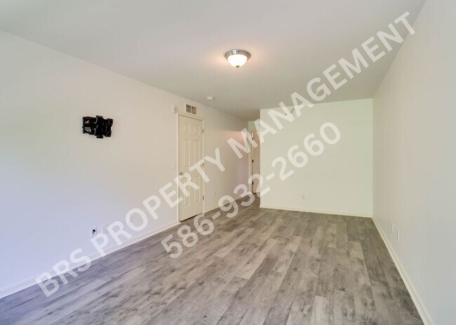 Building Photo - 2-bedroom 2 bath condo in Shelby Township