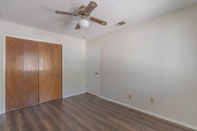 Building Photo - 10200 Missel Thrush Dr