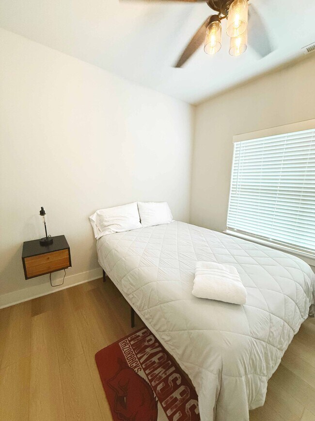 Building Photo - 1530 W Cato Springs Rd