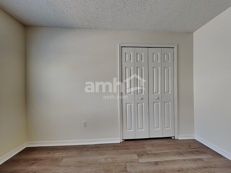 Building Photo - 25209 Hyde Park Blvd