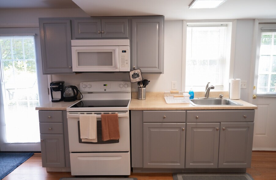 Building Photo - 1307 Sarah Dr