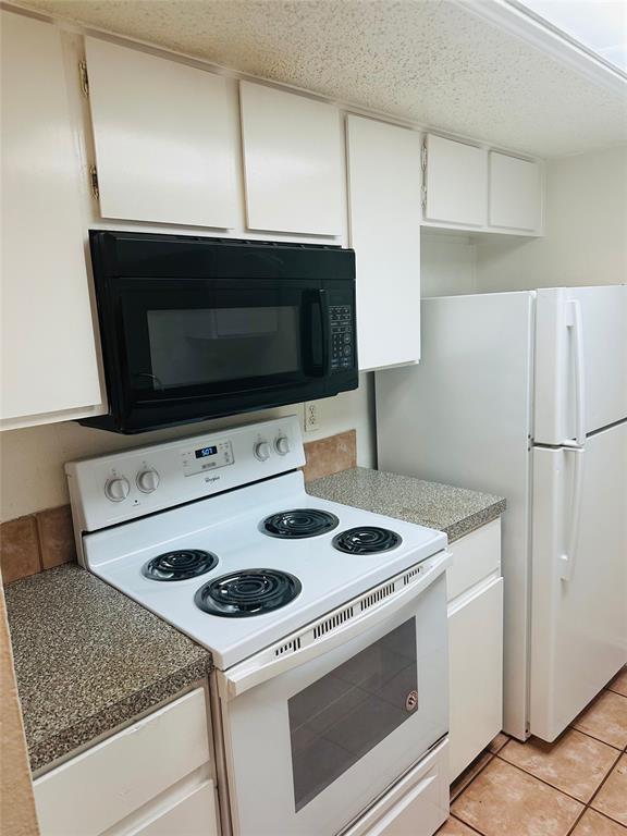 Building Photo - 2401 Leon St