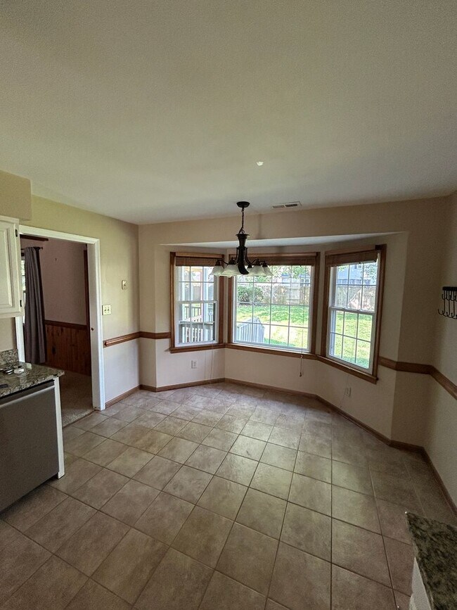 Building Photo - 4BD/2.5BA in Albemarle Acres Neighborhood ...