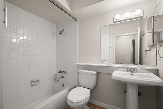 Building Photo - 5103 Orleans Ct