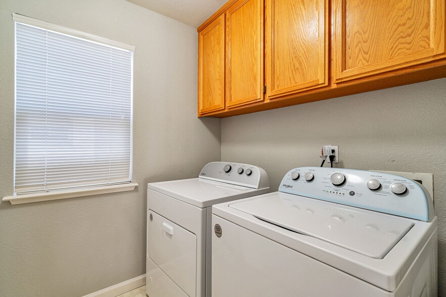Building Photo - 2171 Beech Cmn