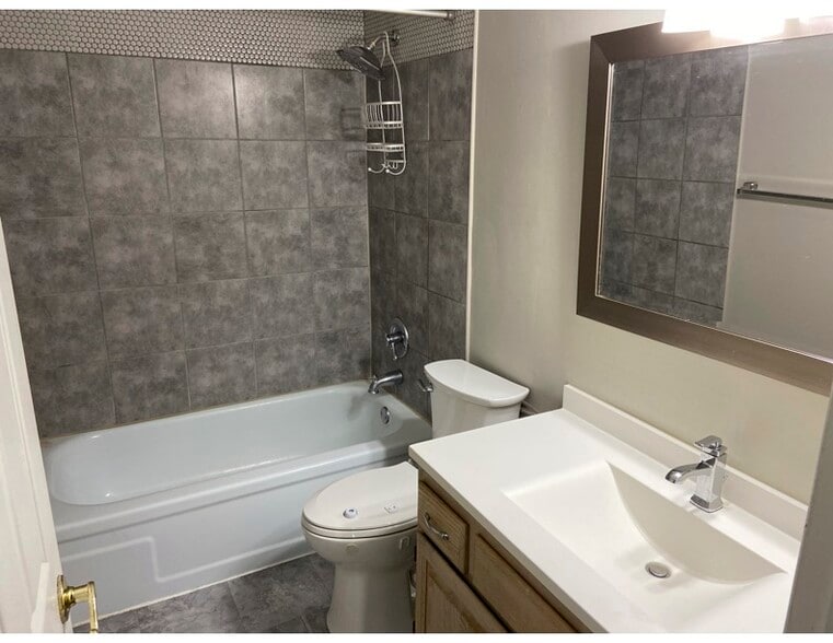 Full Bathroom - 20 Locust Street