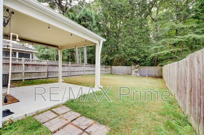 Building Photo - 320 Garcia Dr