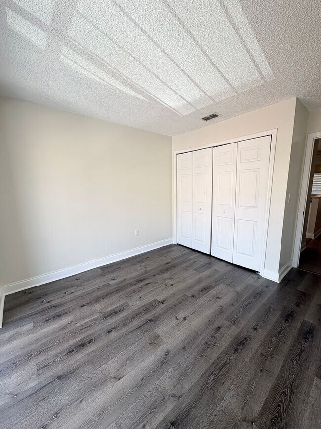 Building Photo - 8824 Coral Palms Ct