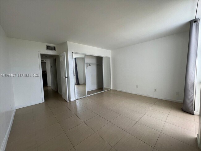 Building Photo - 13499 Biscayne Blvd