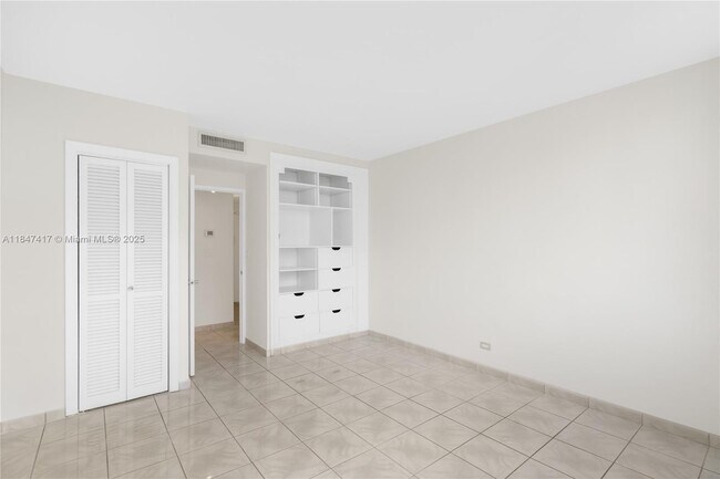 Building Photo - 1408 Brickell Bay Dr