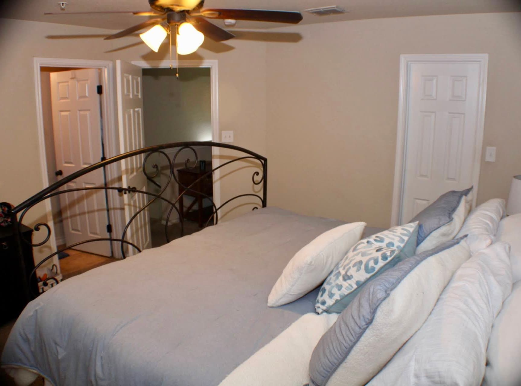 Master Bdrm - 4923 Flipper Dr