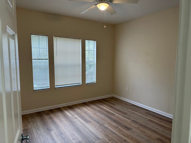 2nd Bedroom - 10075 Gate Pky N