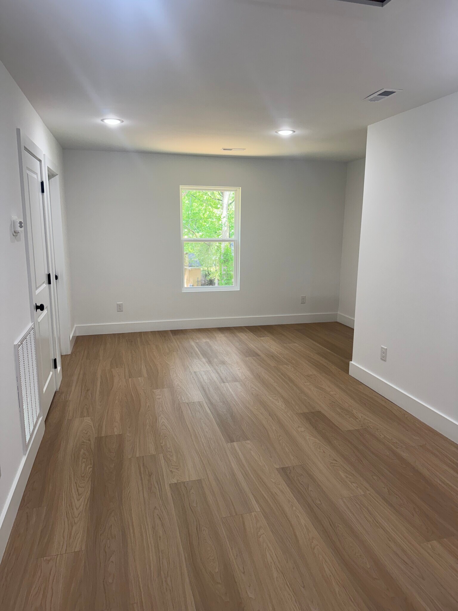Building Photo - 132 Alpha Dr